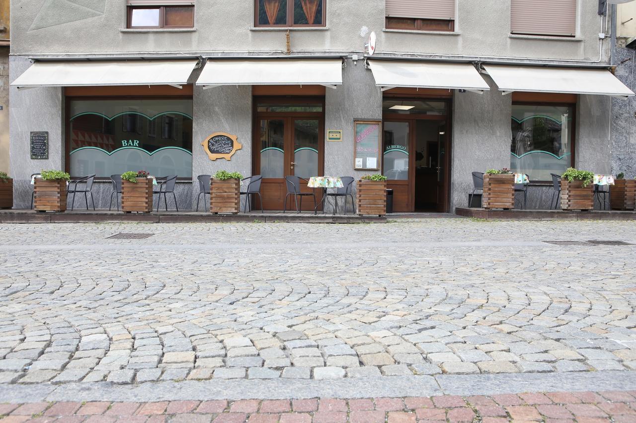 Albergo Gusmeroli ตีราโน ภายนอก รูปภาพ