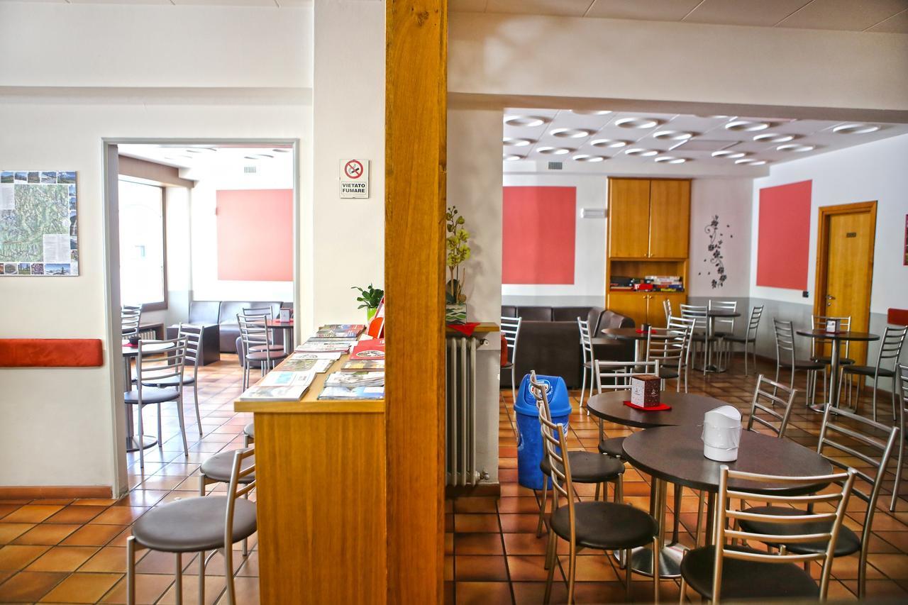 Albergo Gusmeroli ตีราโน ภายนอก รูปภาพ
