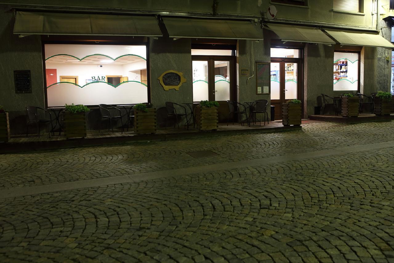 Albergo Gusmeroli ตีราโน ภายนอก รูปภาพ