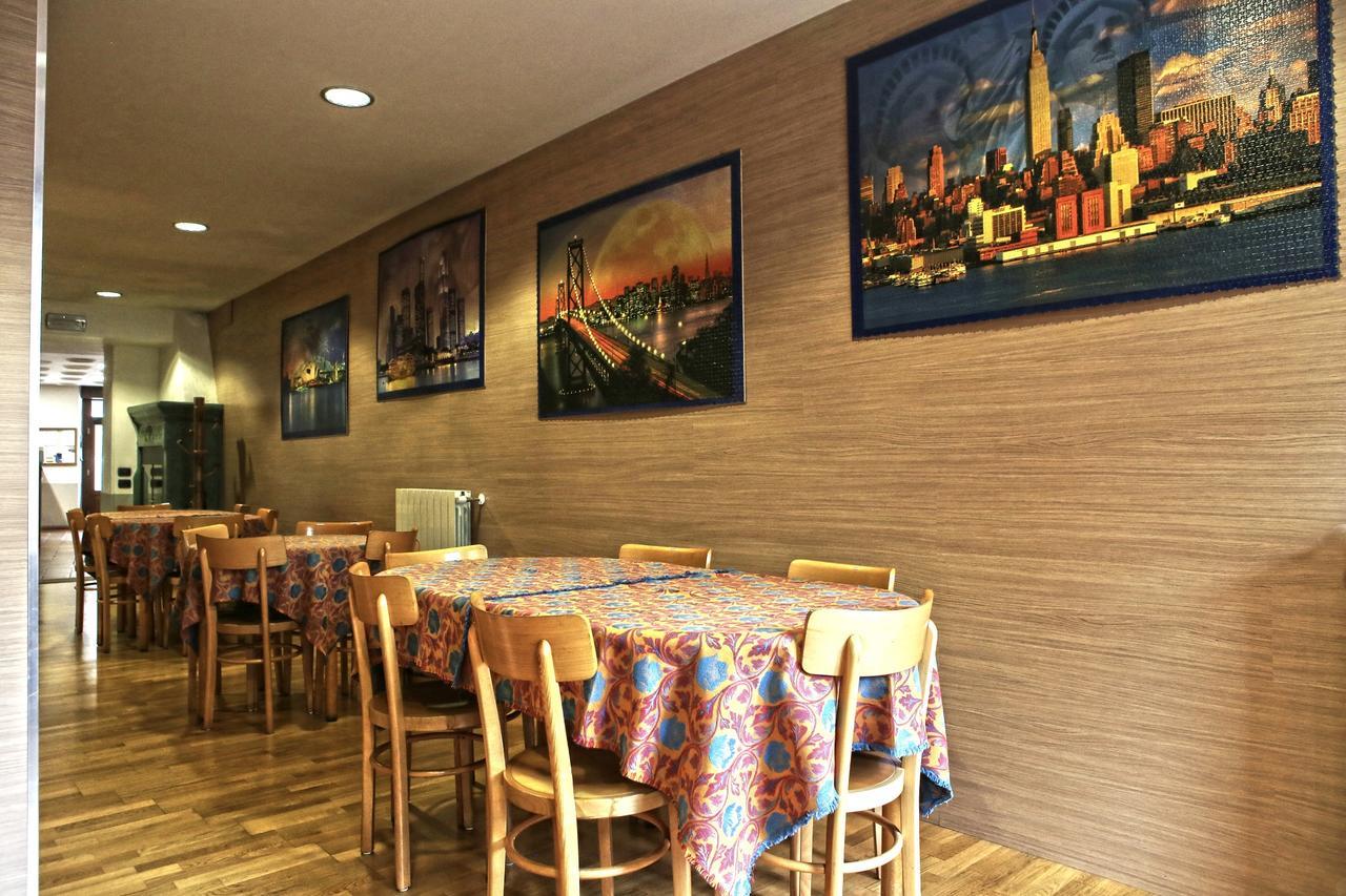 Albergo Gusmeroli ตีราโน ภายนอก รูปภาพ