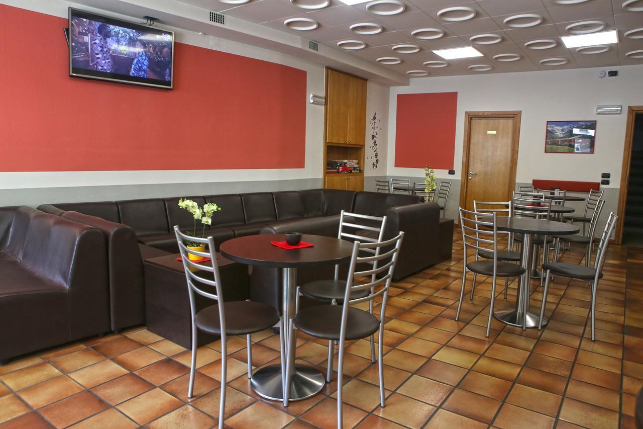 Albergo Gusmeroli ตีราโน ภายนอก รูปภาพ